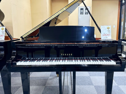 ヤマハグランドピアノ、C1Xの中古ピアノ。 黒い美品のコンパクトなグランドピアノです。